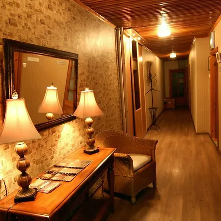 Vandrarhem Oldhouse *