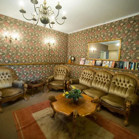 Oldhouse Hostel *